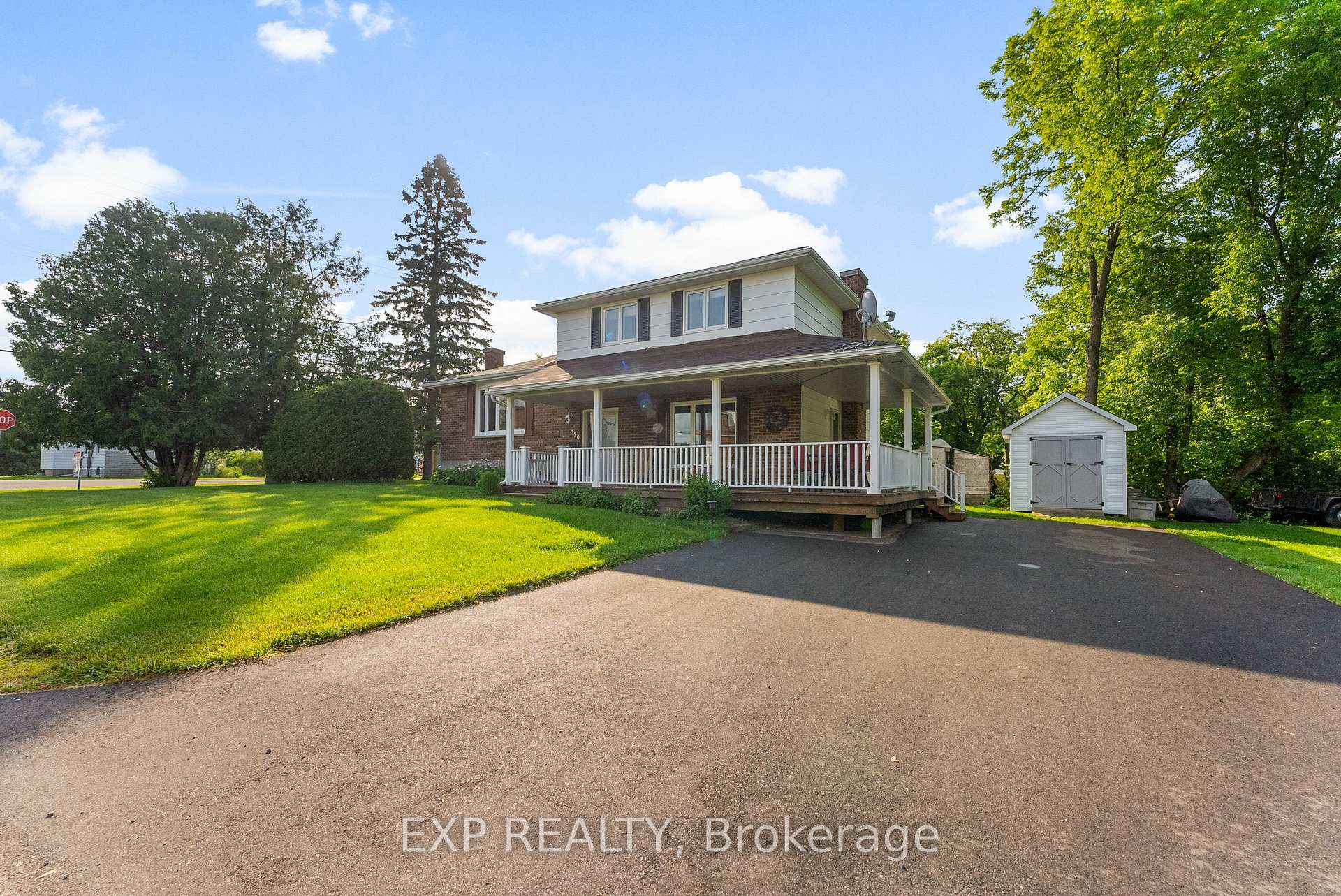 Photo 2 of 320 Francis Street, Renfrew — HOMEH