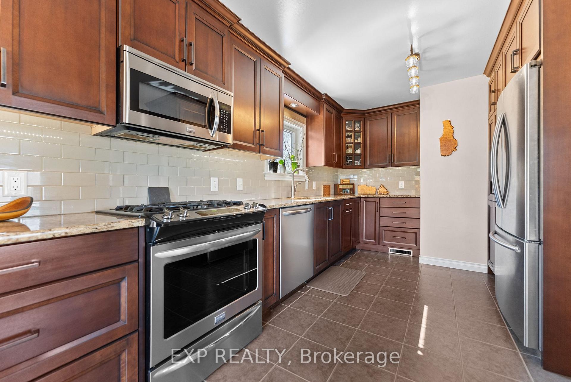 Photo 13 of 320 Francis Street, Renfrew — HOMEH