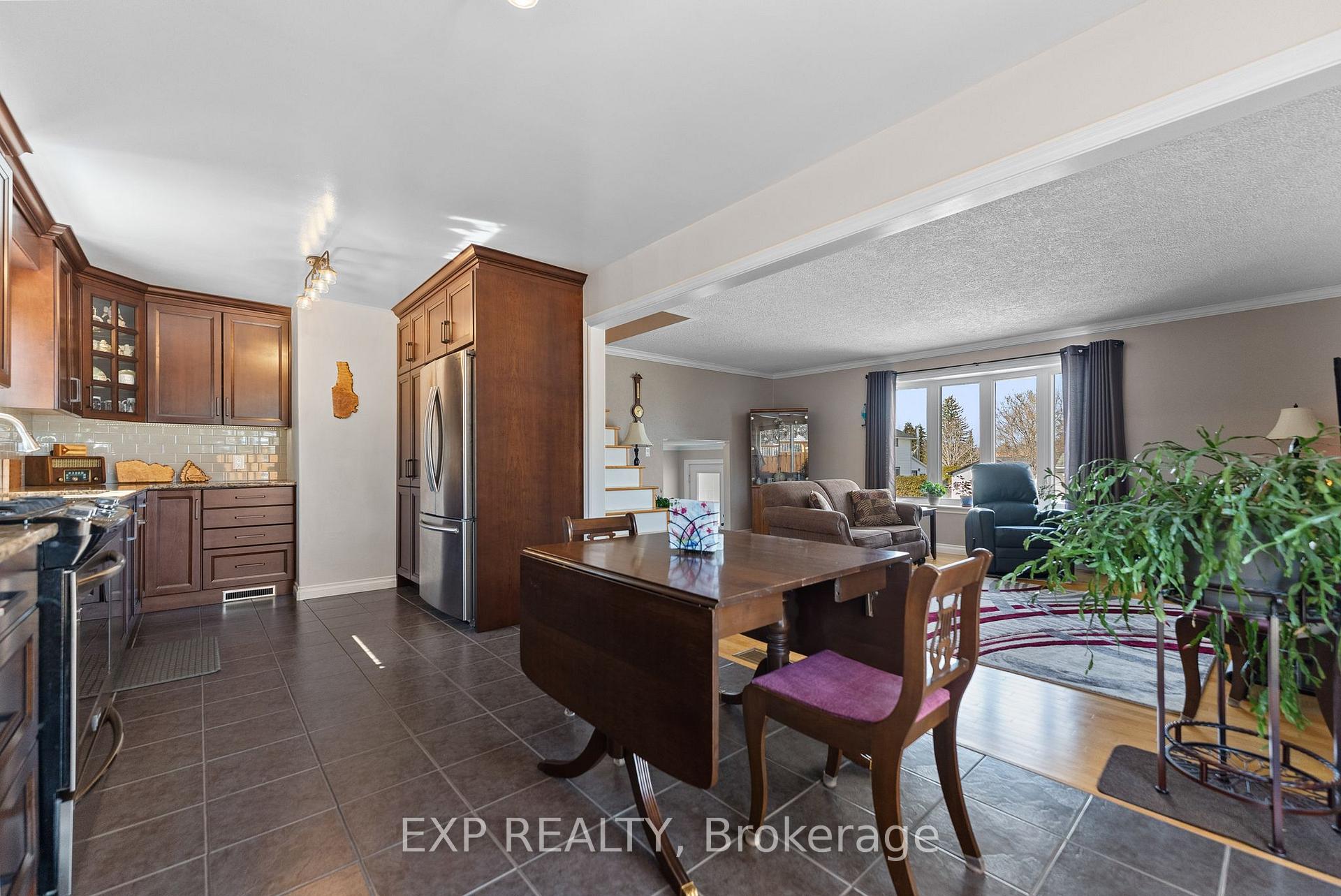 Photo 15 of 320 Francis Street, Renfrew — HOMEH