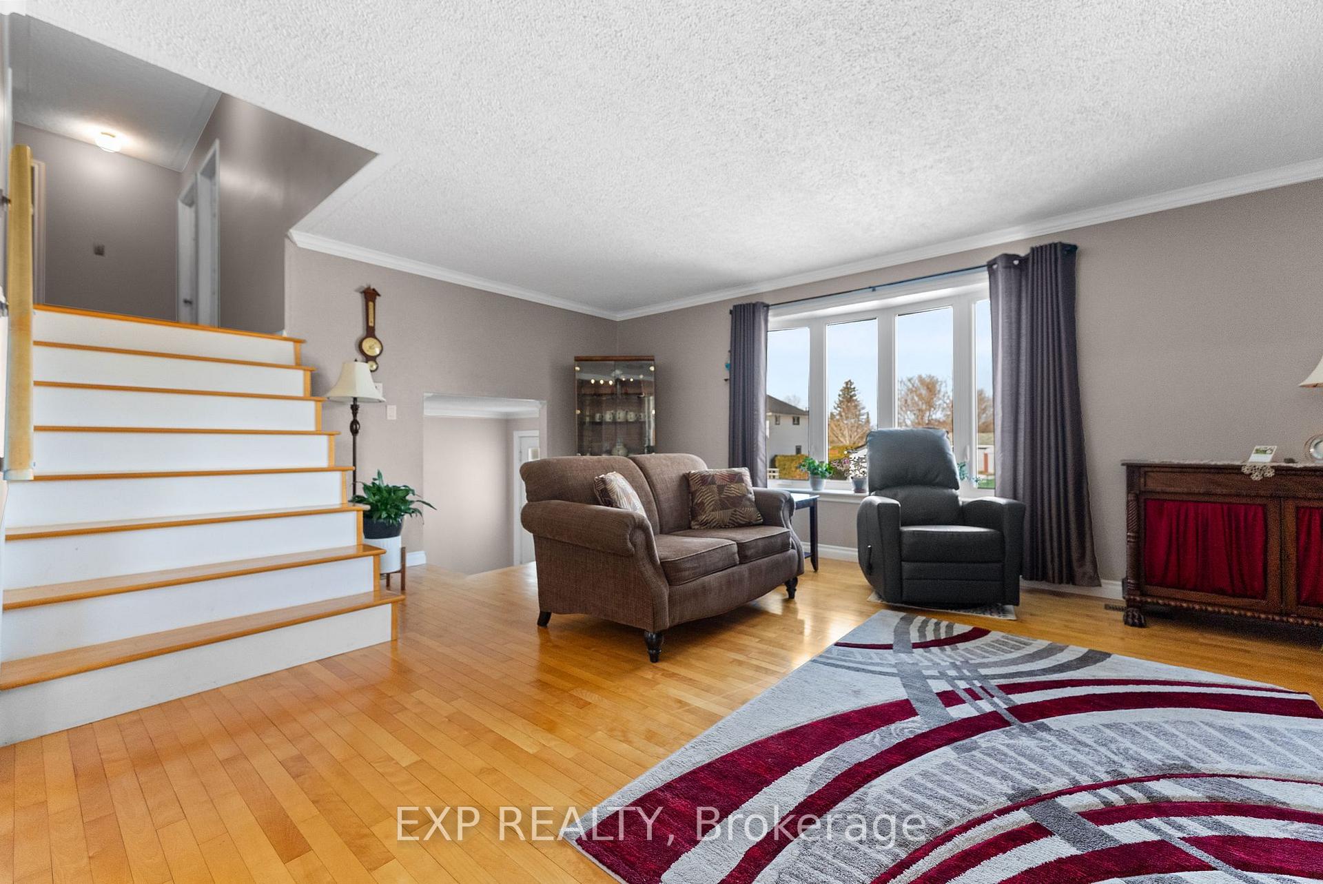 Photo 18 of 320 Francis Street, Renfrew — HOMEH
