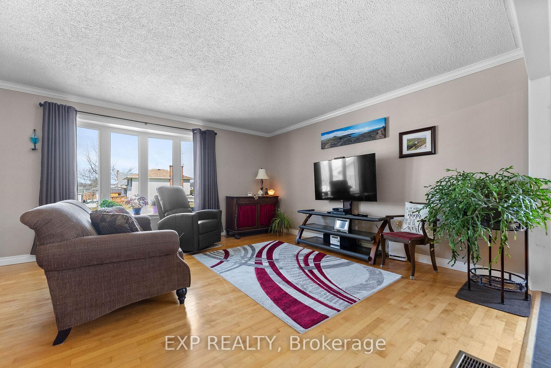 Photo 19 of 320 Francis Street, Renfrew — HOMEH