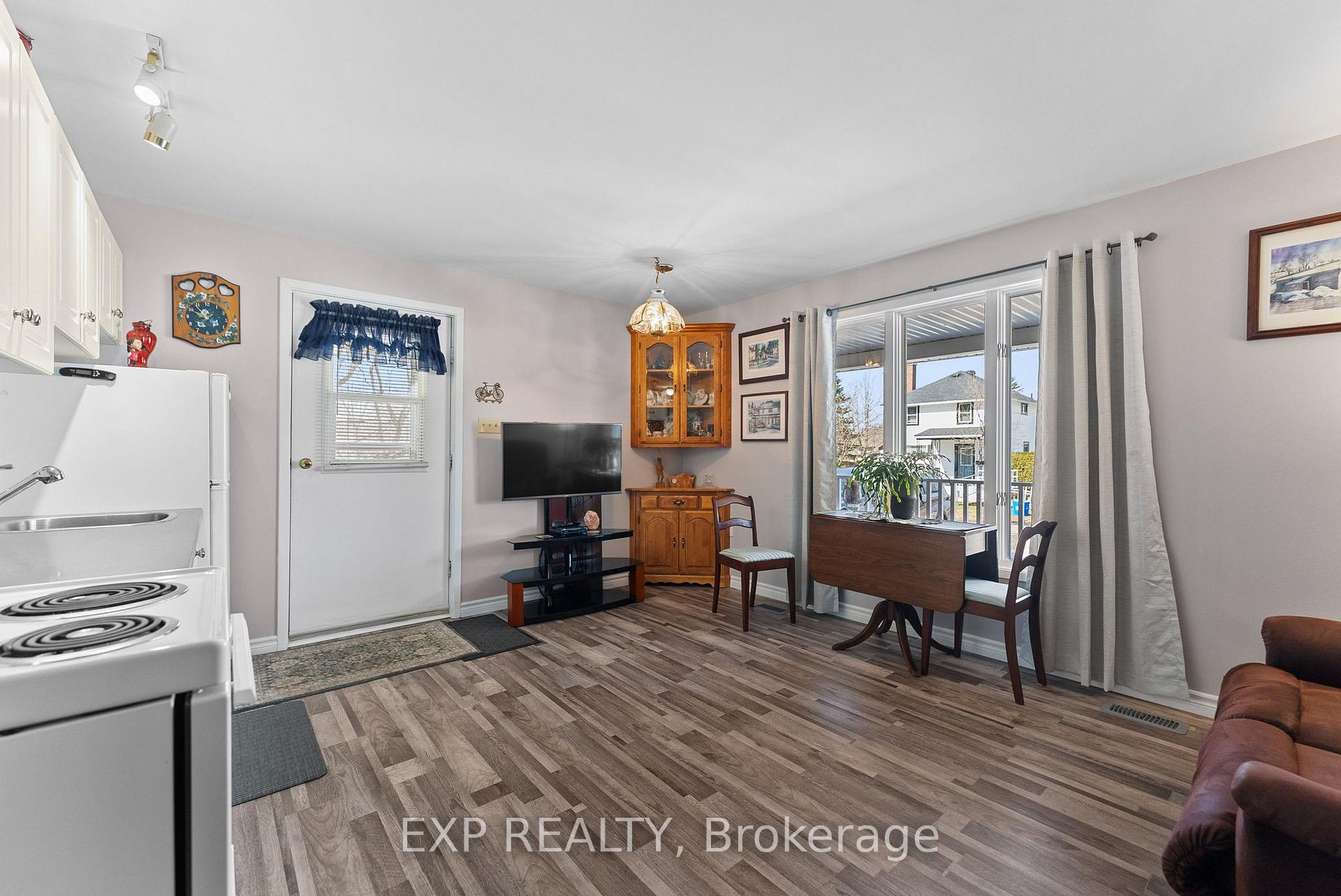 Photo 30 of 320 Francis Street, Renfrew — HOMEH