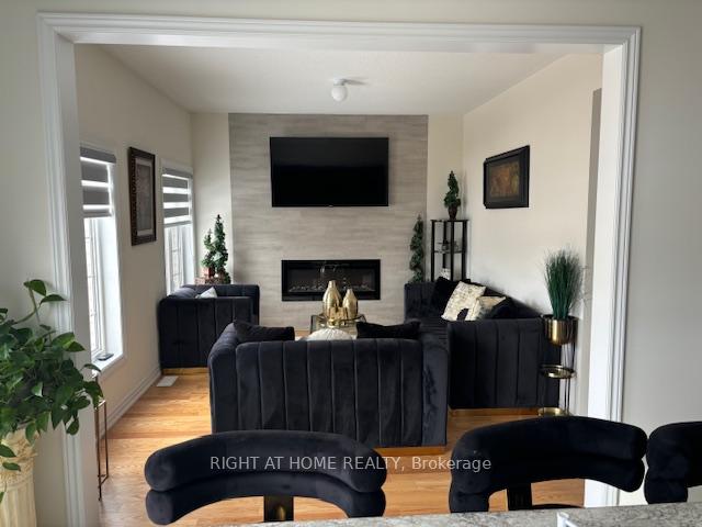Photo 3 of 1076 Skyridge Boulevard, Pickering, Rural Pickering — HOMEH