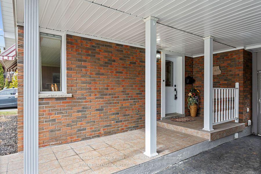 Photo 5 of 526 Juliana Drive, Oshawa, O'Neill — HOMEH