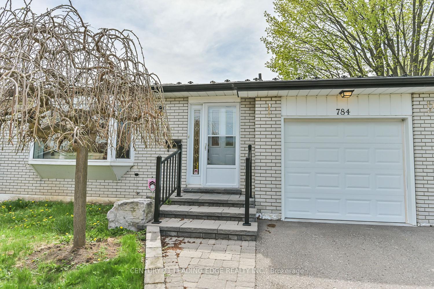 Photo 3 of 784 Batory Avenue, Pickering, West Shore — HOMEH