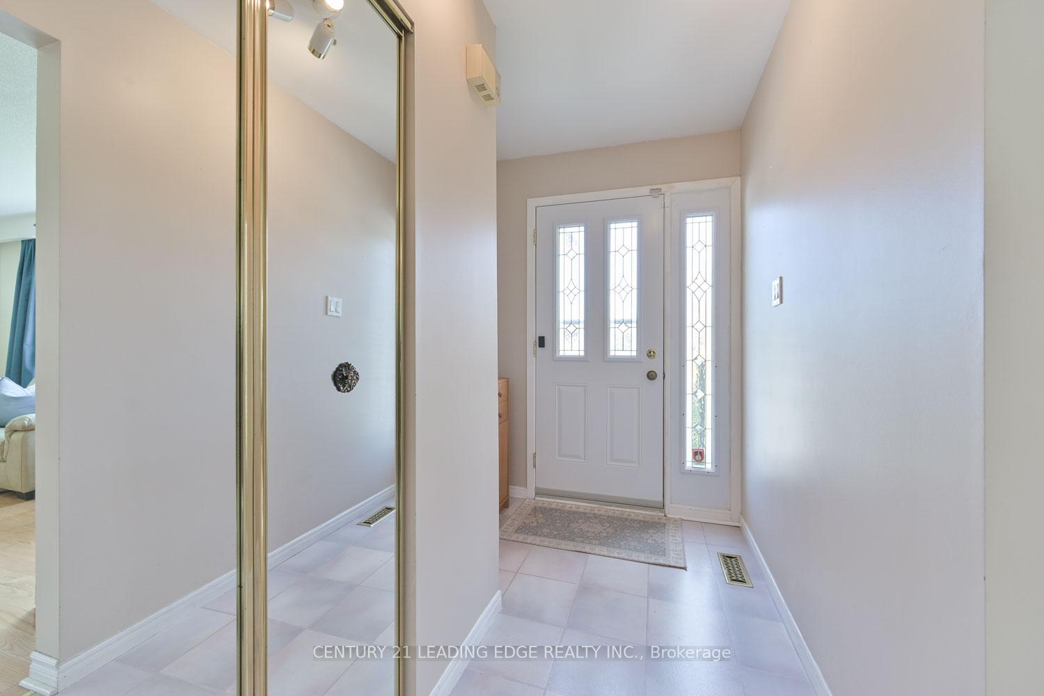 Photo 4 of 784 Batory Avenue, Pickering, West Shore — HOMEH