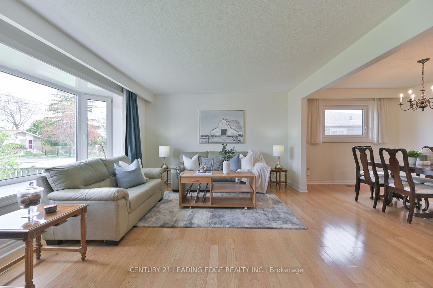Photo 5 of 784 Batory Avenue, Pickering, West Shore — HOMEH