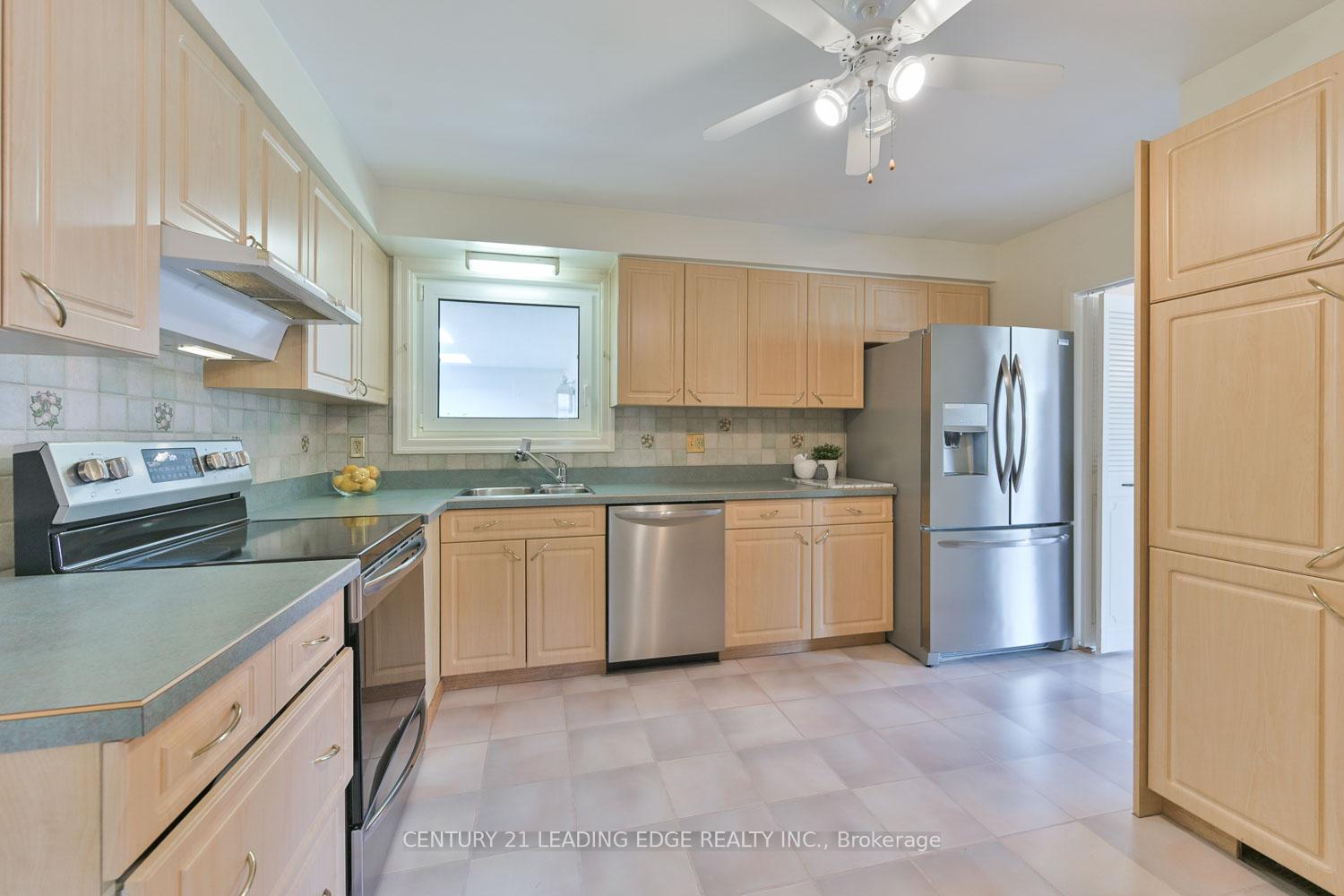 Photo 10 of 784 Batory Avenue, Pickering, West Shore — HOMEH