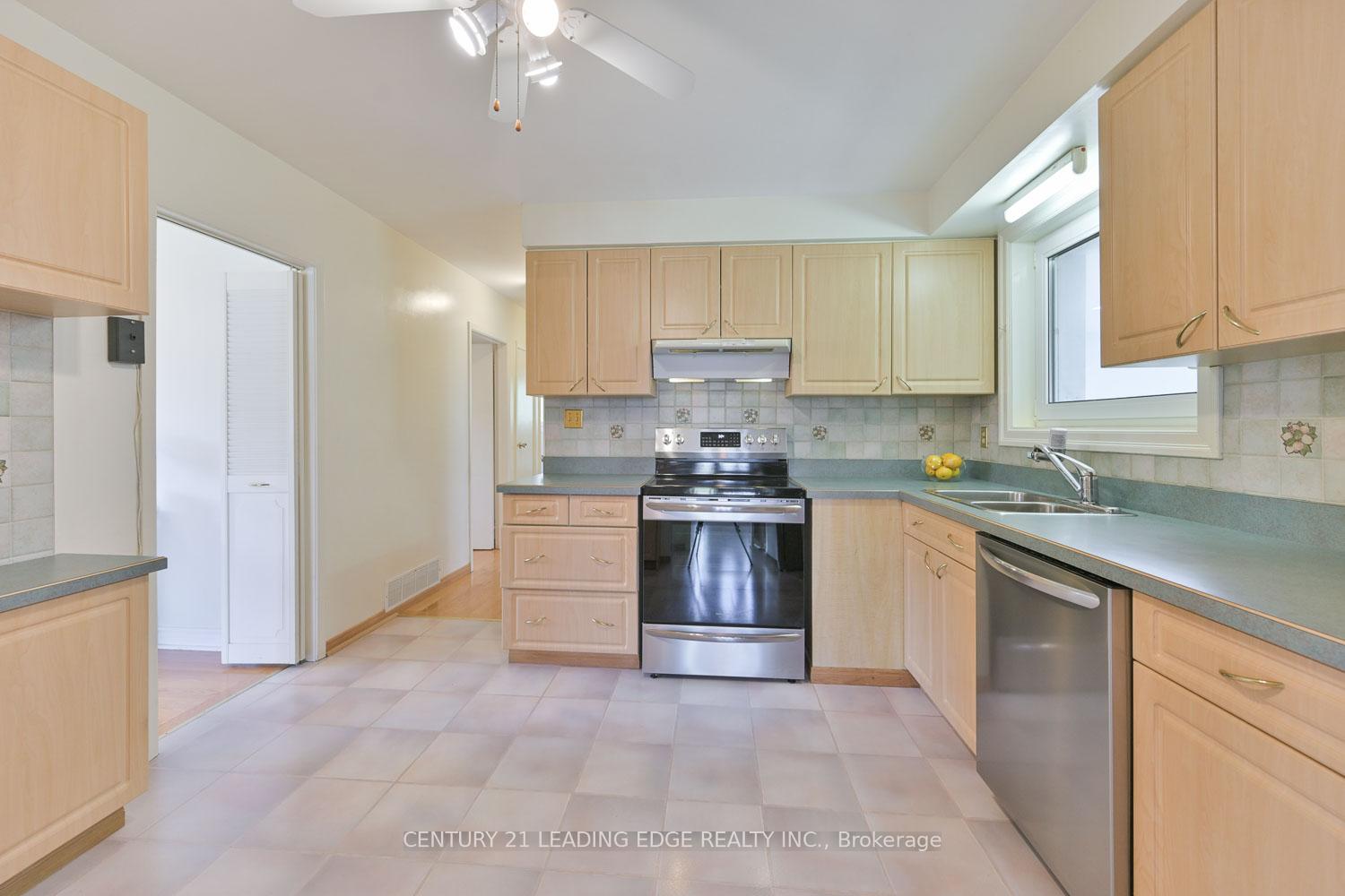 Photo 11 of 784 Batory Avenue, Pickering, West Shore — HOMEH