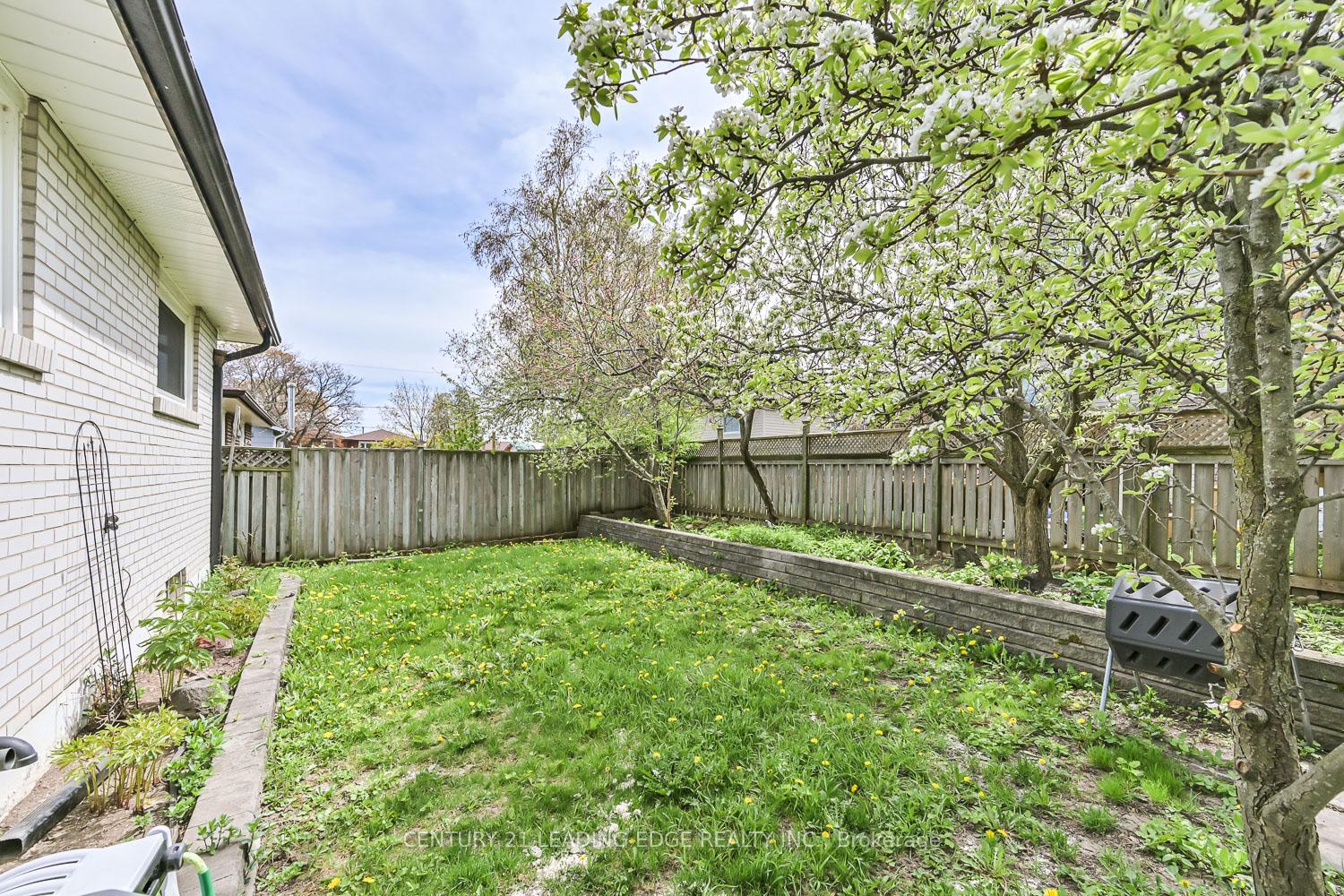 Photo 32 of 784 Batory Avenue, Pickering, West Shore — HOMEH