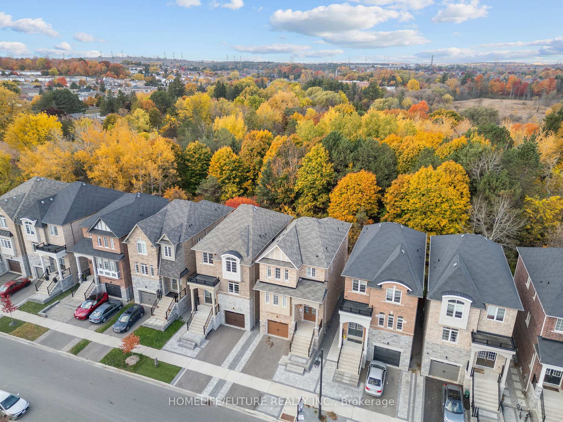 Photo 3 of 2169 Saffron Drive, Pickering, Brock Ridge — HOMEH