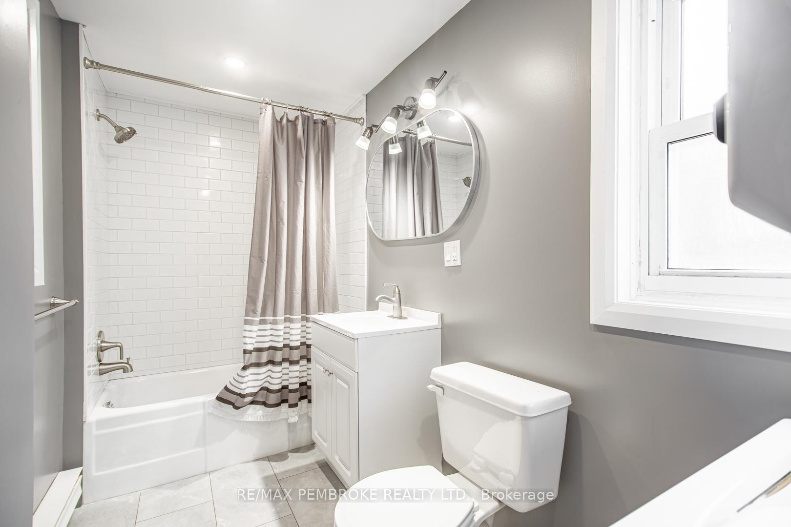 Photo 6 of 507 Moore Street, Renfrew — HOMEH