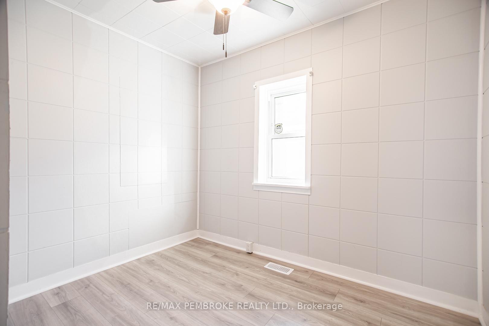 Photo 7 of 507 Moore Street, Renfrew — HOMEH