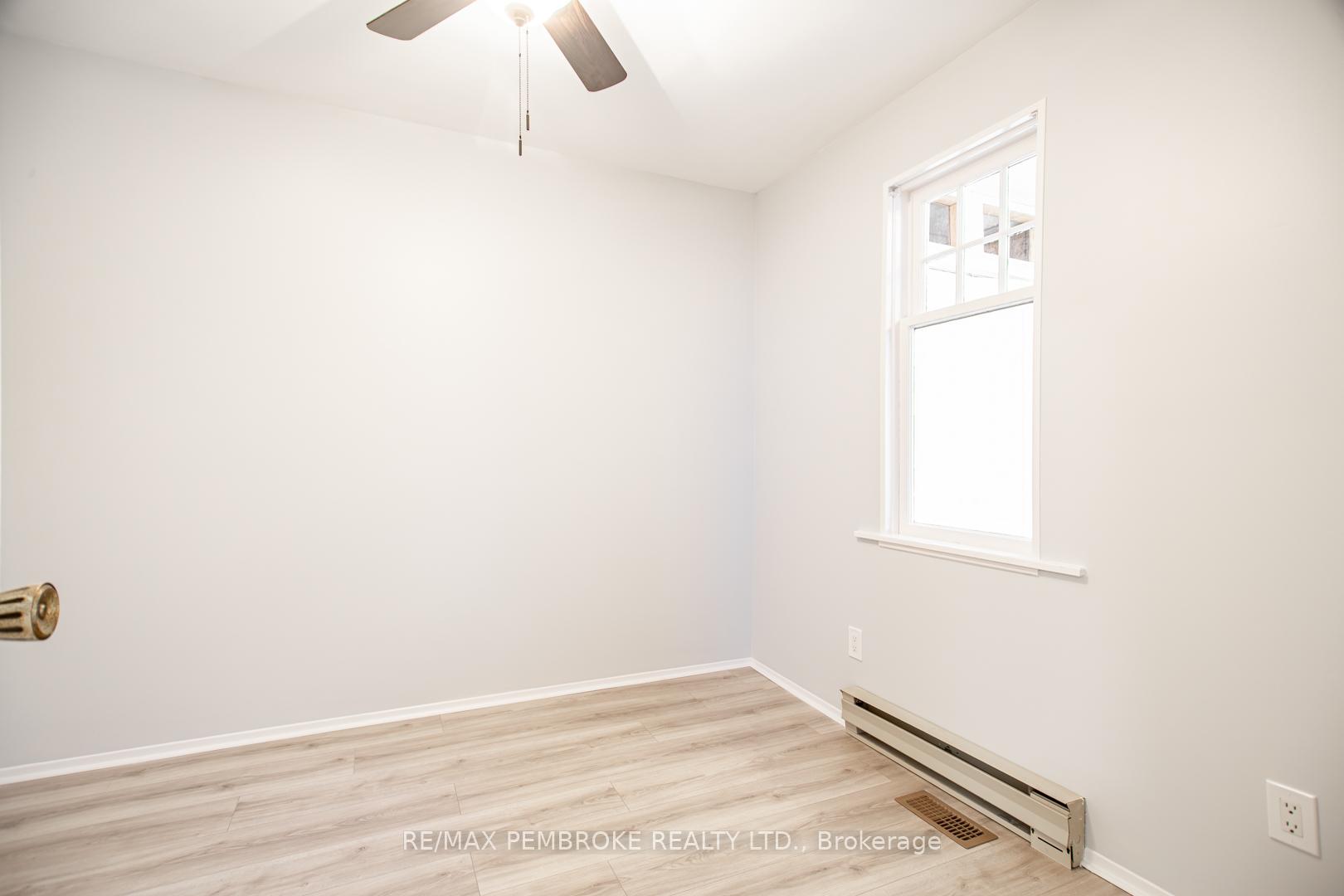 Photo 10 of 507 Moore Street, Renfrew — HOMEH