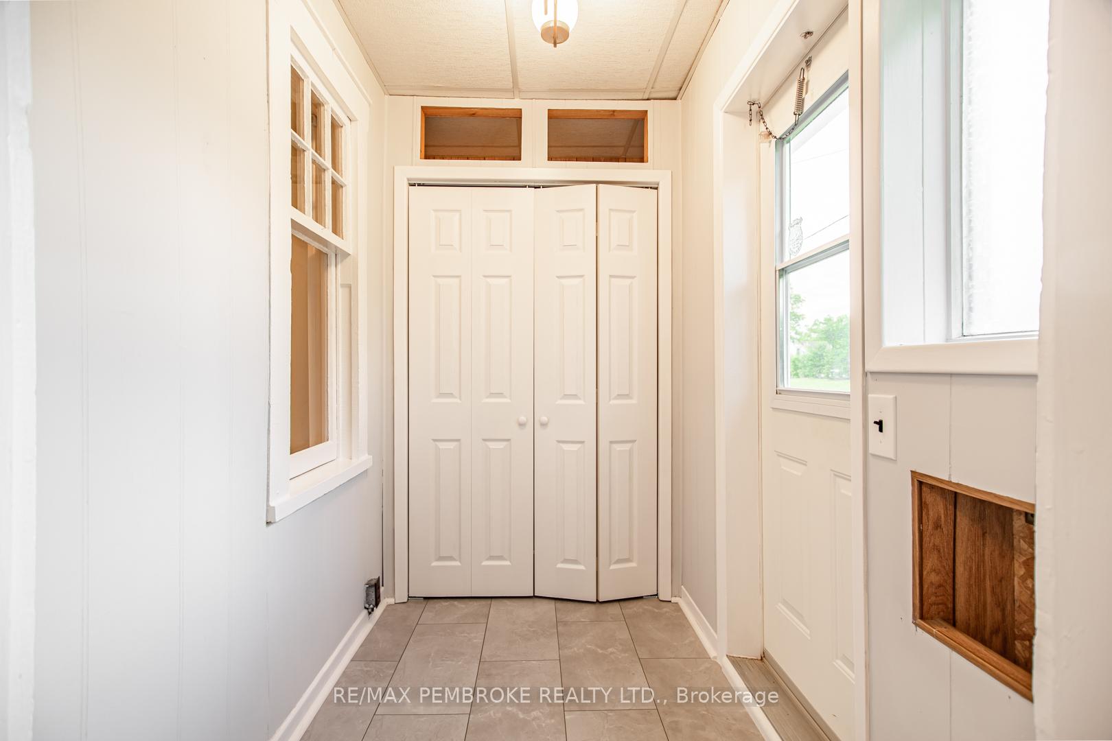 Photo 13 of 507 Moore Street, Renfrew — HOMEH