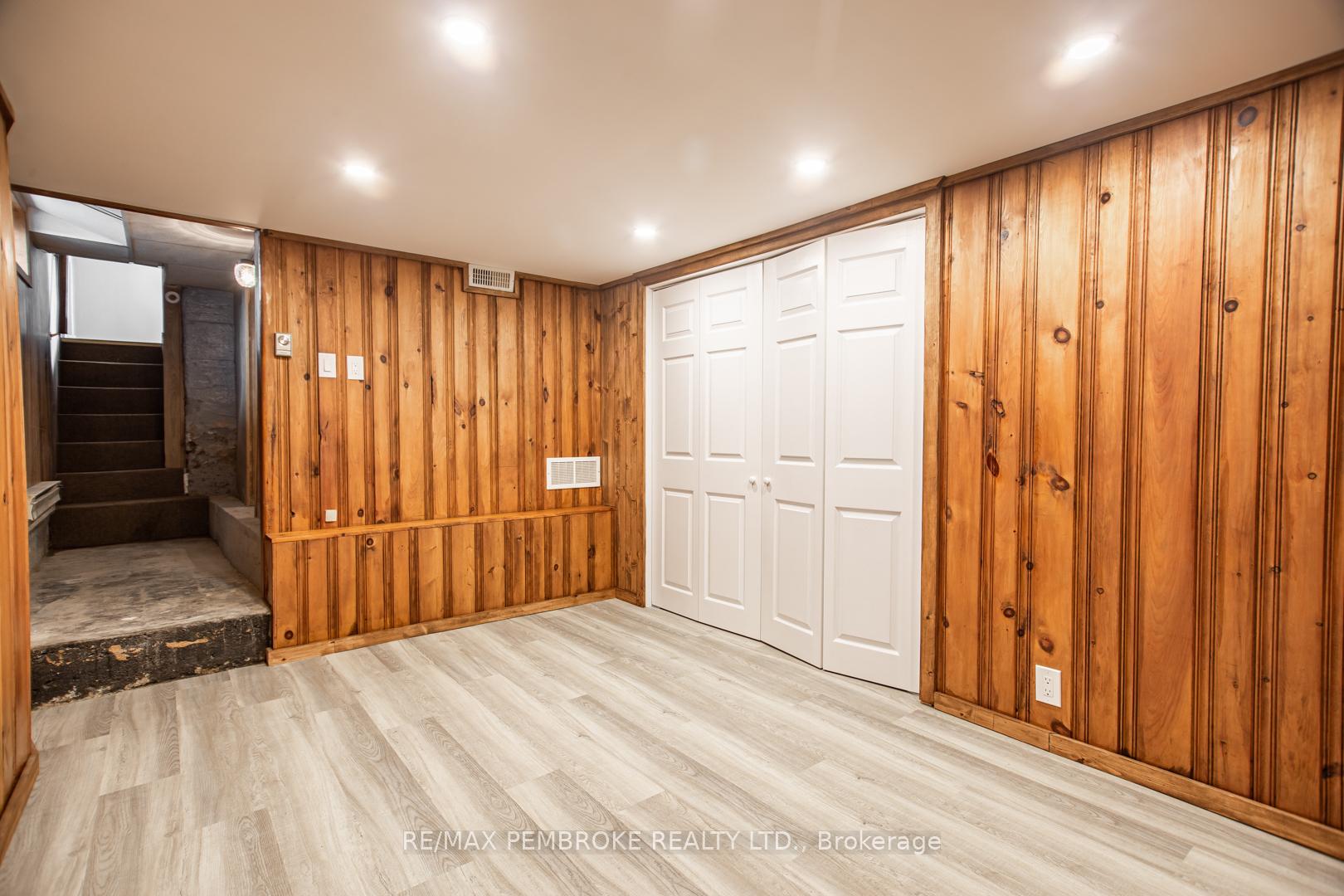 Photo 14 of 507 Moore Street, Renfrew — HOMEH
