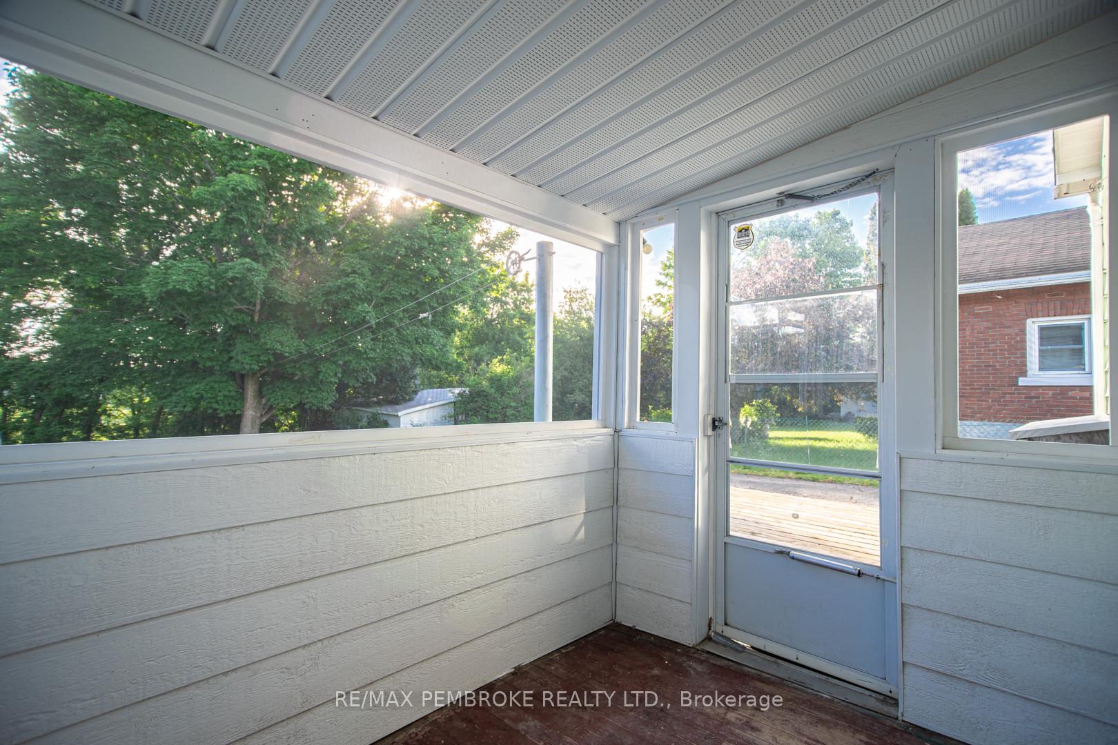 Photo 16 of 507 Moore Street, Renfrew — HOMEH