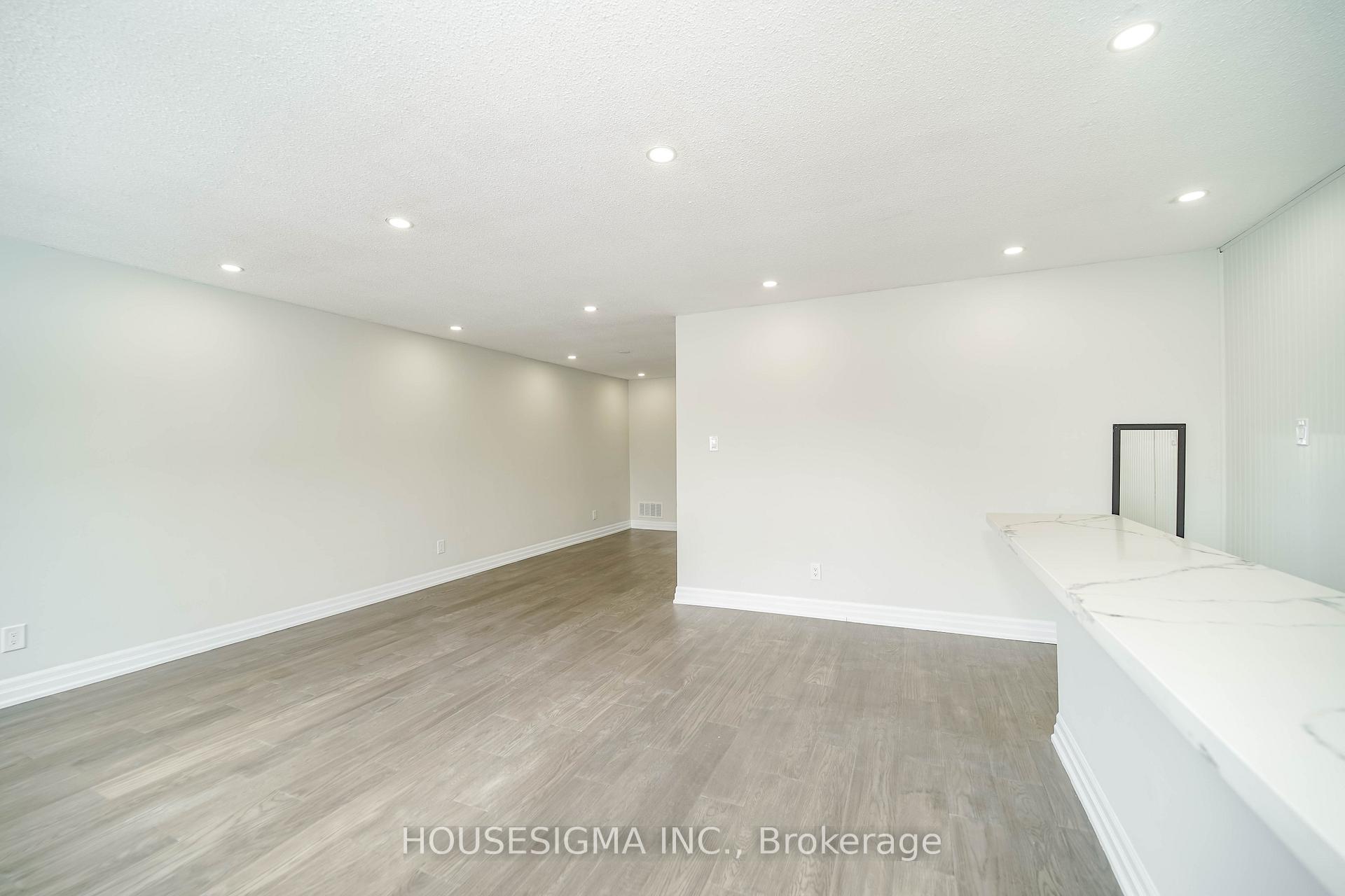Photo 5 of 372 Daytona Court, Oshawa, Samac — HOMEH