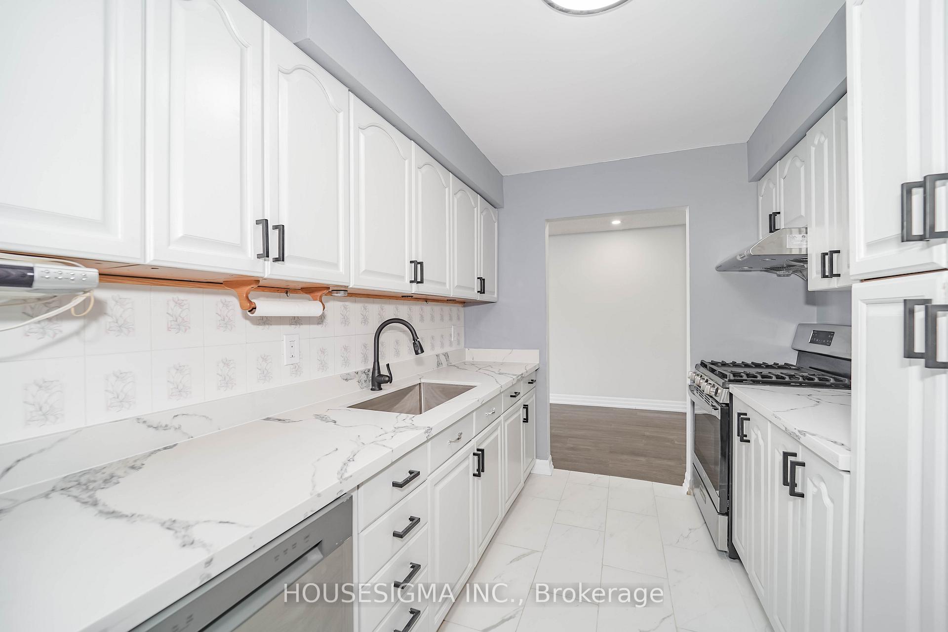 Photo 8 of 372 Daytona Court, Oshawa, Samac — HOMEH