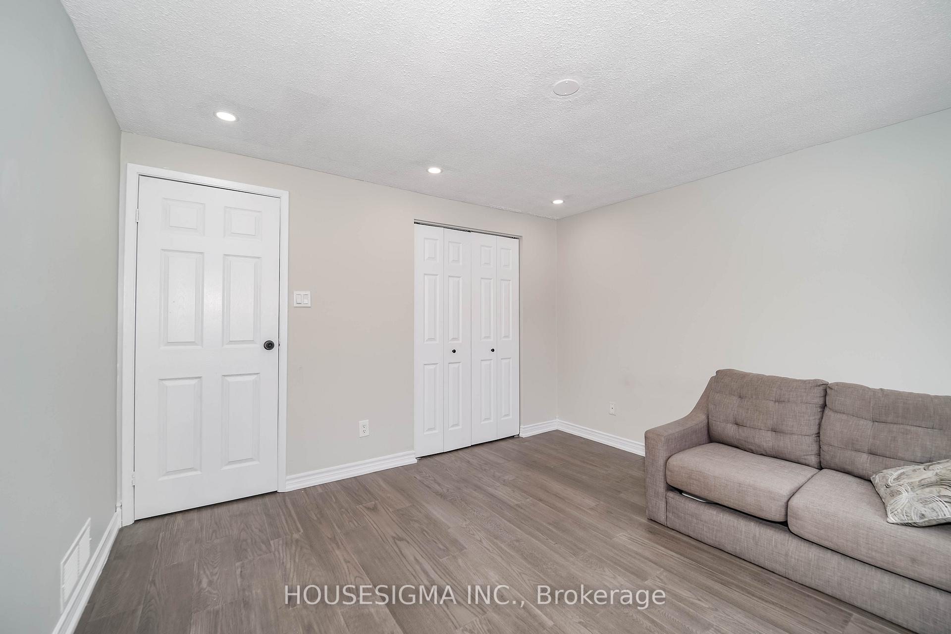 Photo 11 of 372 Daytona Court, Oshawa, Samac — HOMEH