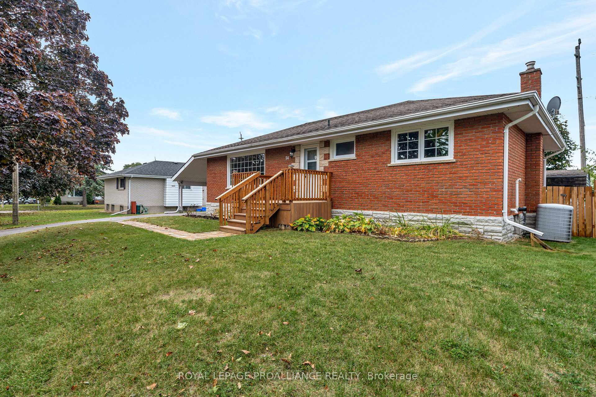 Photo 3 of 54 Fifth Avenue, Quinte West, Murray Ward — HOMEH