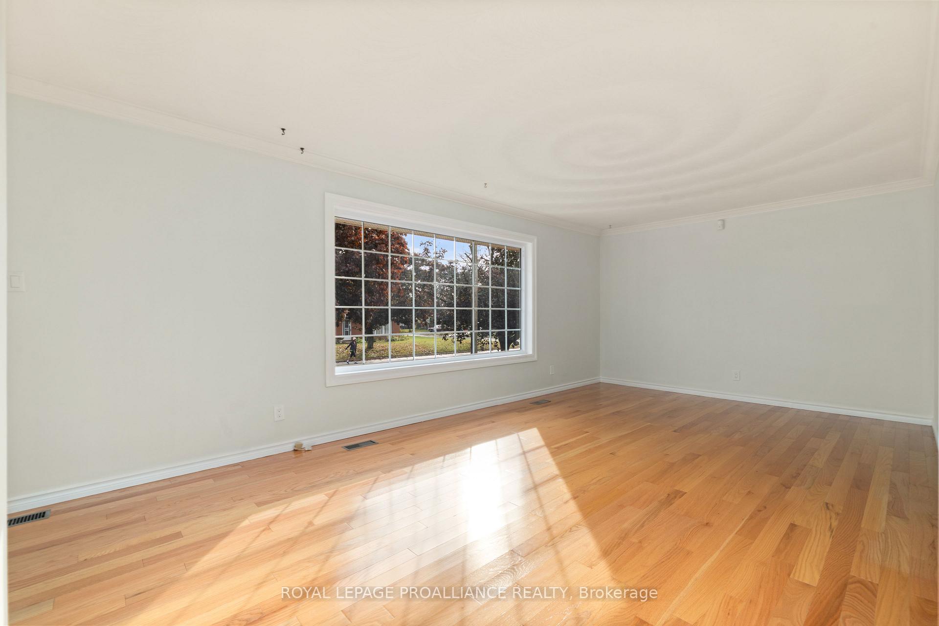 Photo 7 of 54 Fifth Avenue, Quinte West, Murray Ward — HOMEH