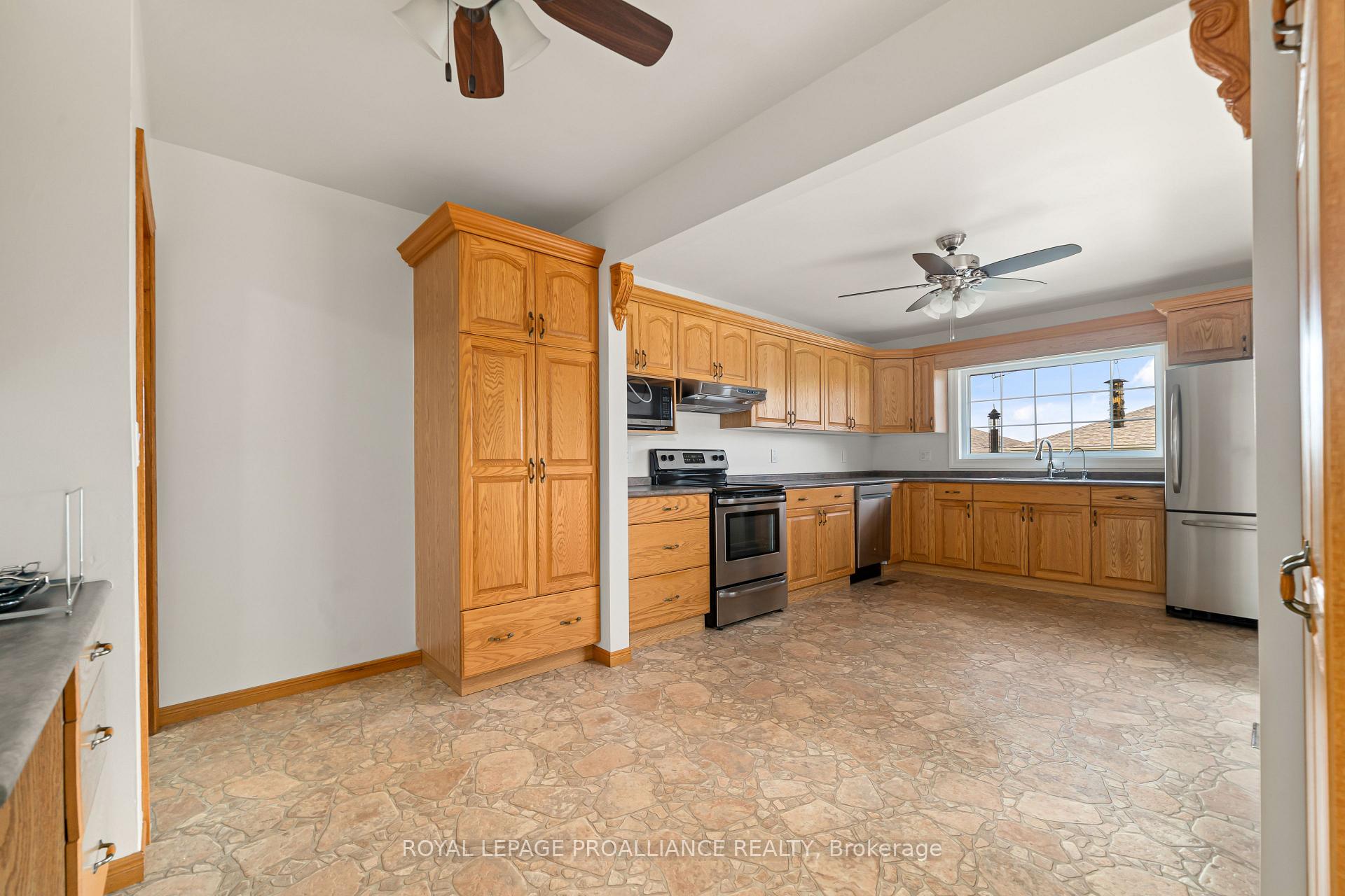 Photo 15 of 54 Fifth Avenue, Quinte West, Murray Ward — HOMEH