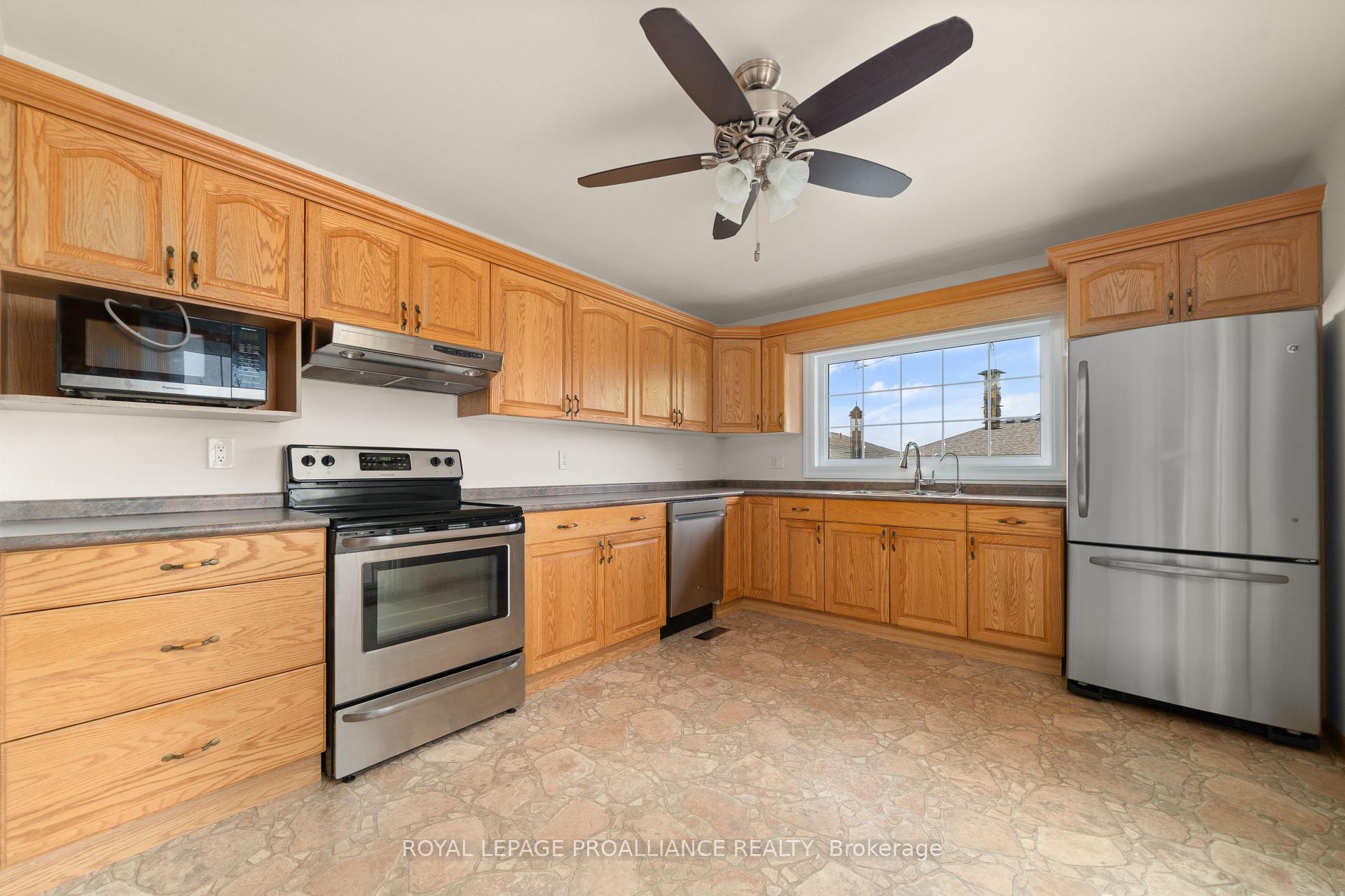 Photo 18 of 54 Fifth Avenue, Quinte West, Murray Ward — HOMEH