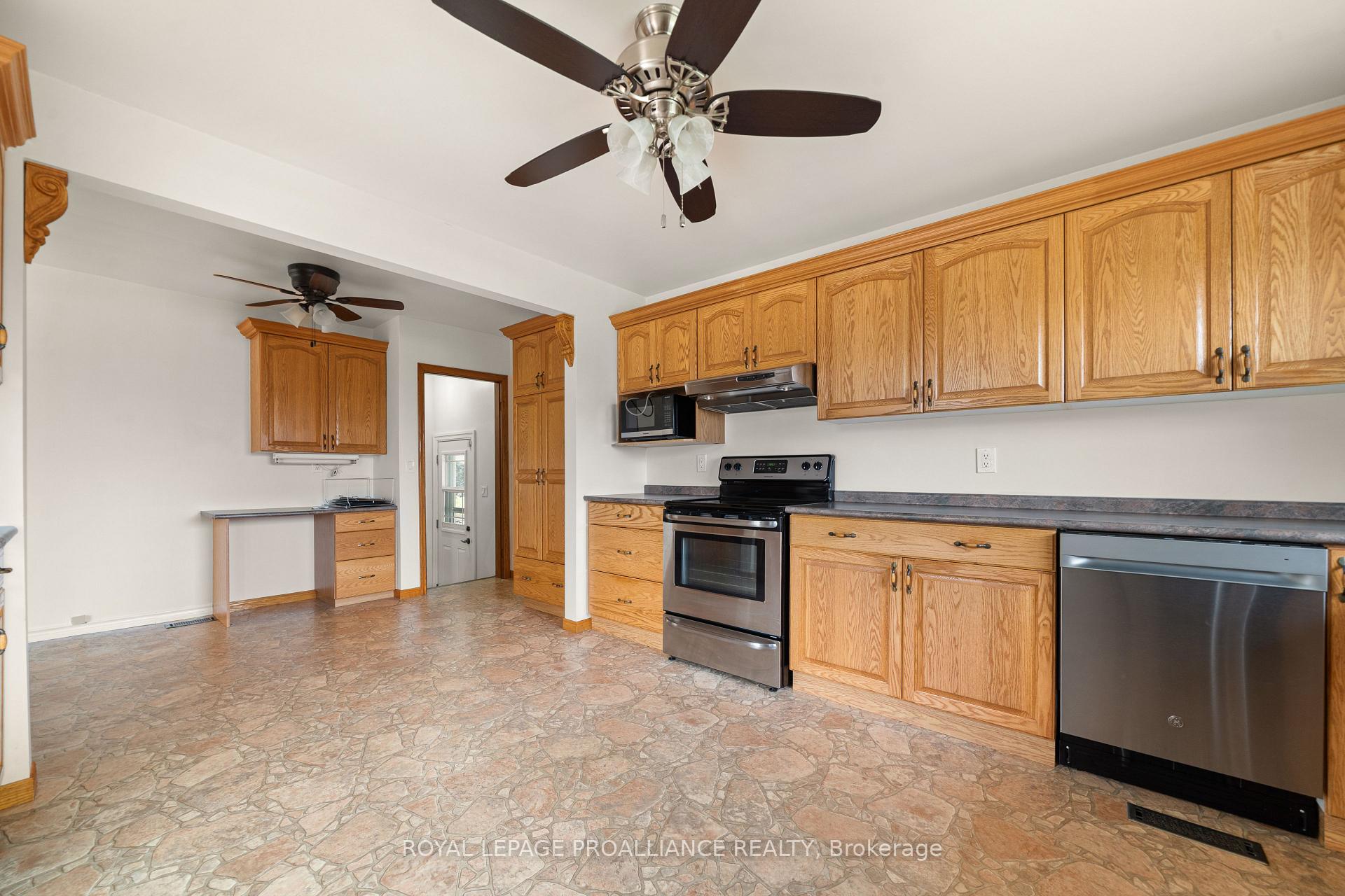 Photo 21 of 54 Fifth Avenue, Quinte West, Murray Ward — HOMEH