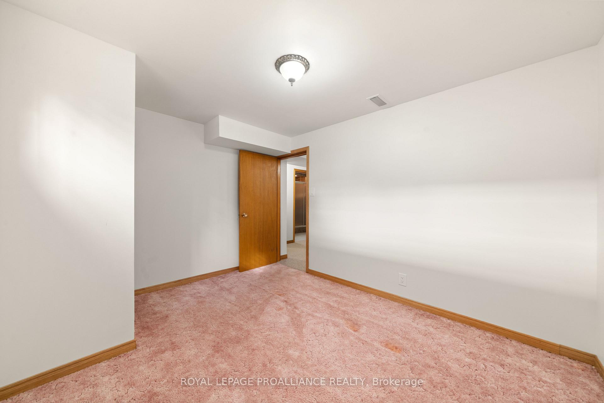 Photo 35 of 54 Fifth Avenue, Quinte West, Murray Ward — HOMEH
