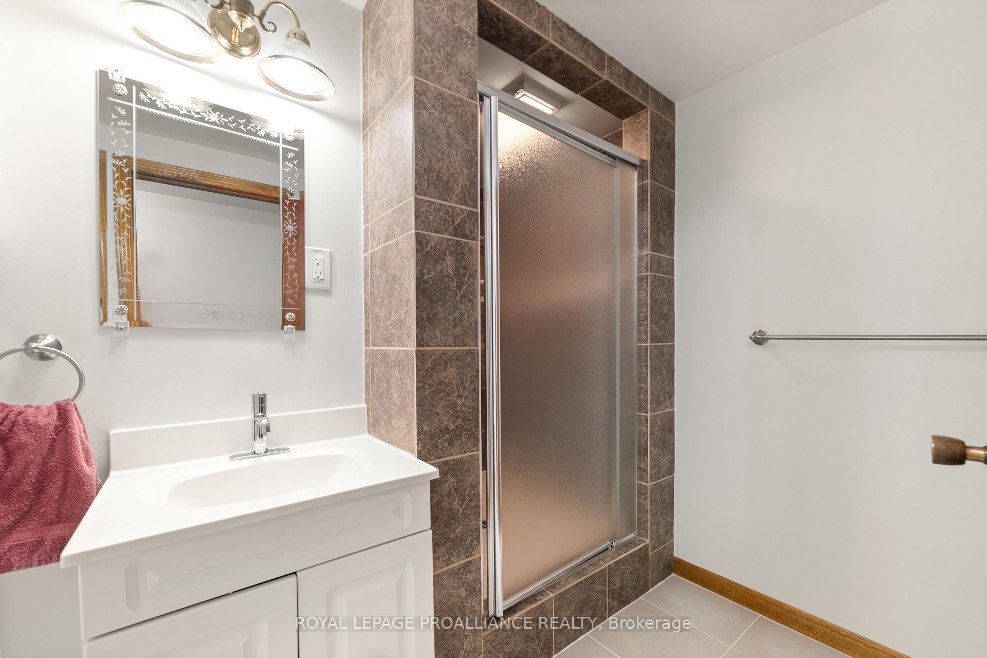 Photo 40 of 54 Fifth Avenue, Quinte West, Murray Ward — HOMEH