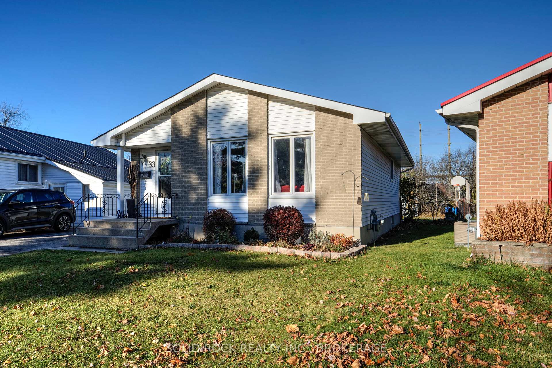 Photo 3 of 33 Derby Gate Crescent, Kingston, East of Sir John A. Blvd — HOMEH