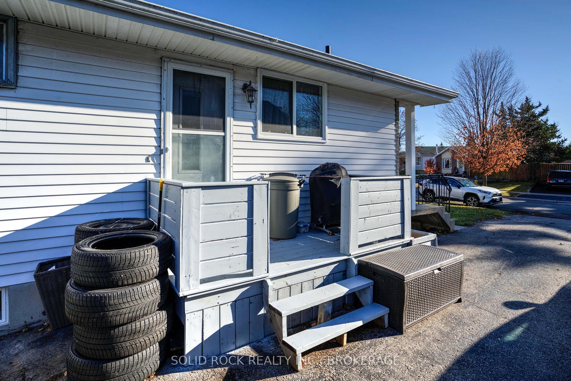 Photo 4 of 33 Derby Gate Crescent, Kingston, East of Sir John A. Blvd — HOMEH