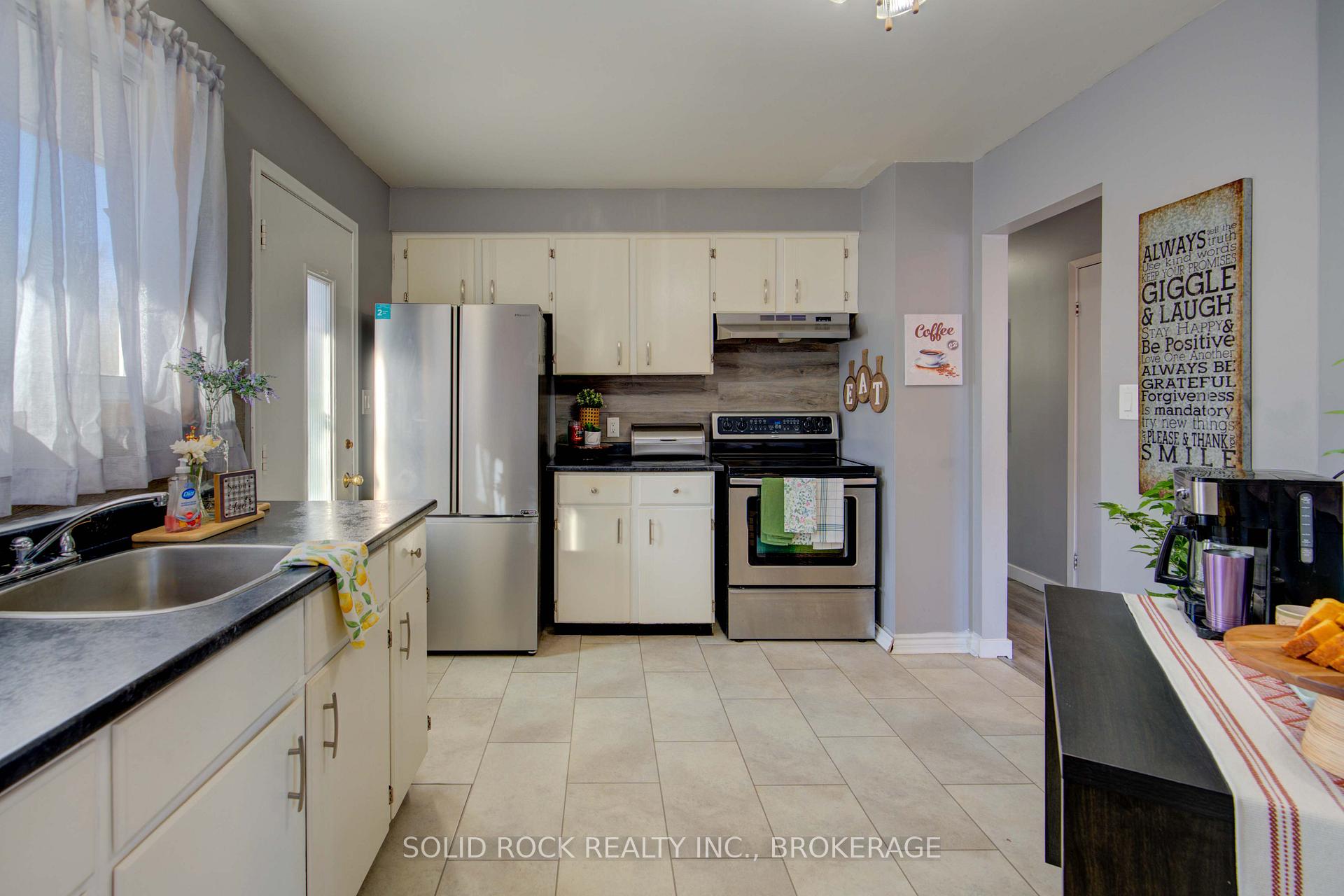Photo 8 of 33 Derby Gate Crescent, Kingston, East of Sir John A. Blvd — HOMEH