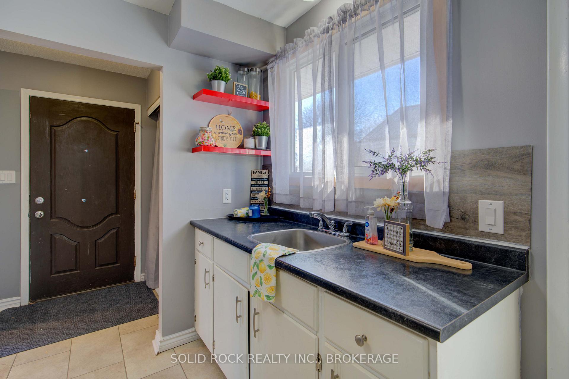 Photo 10 of 33 Derby Gate Crescent, Kingston, East of Sir John A. Blvd — HOMEH