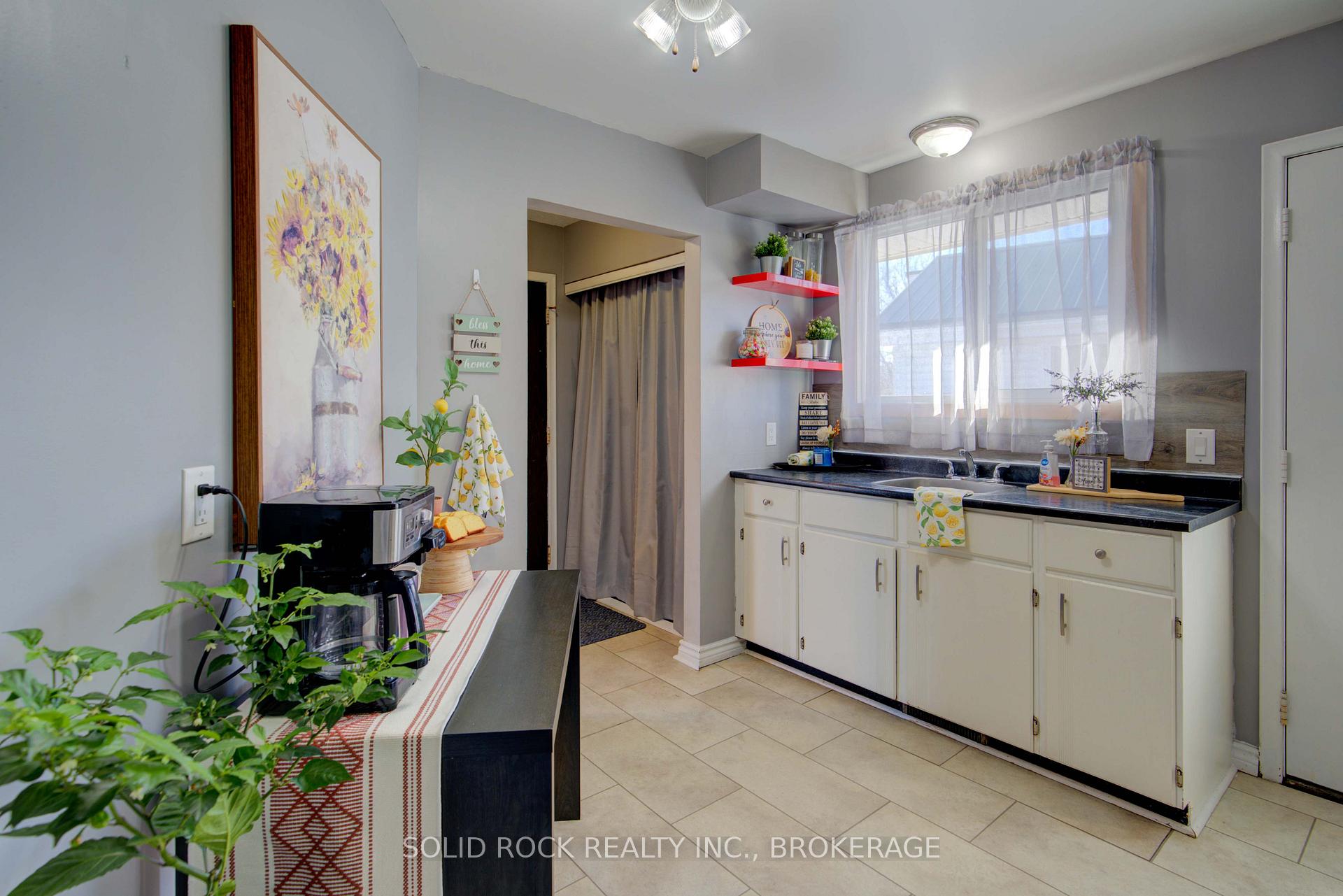 Photo 12 of 33 Derby Gate Crescent, Kingston, East of Sir John A. Blvd — HOMEH
