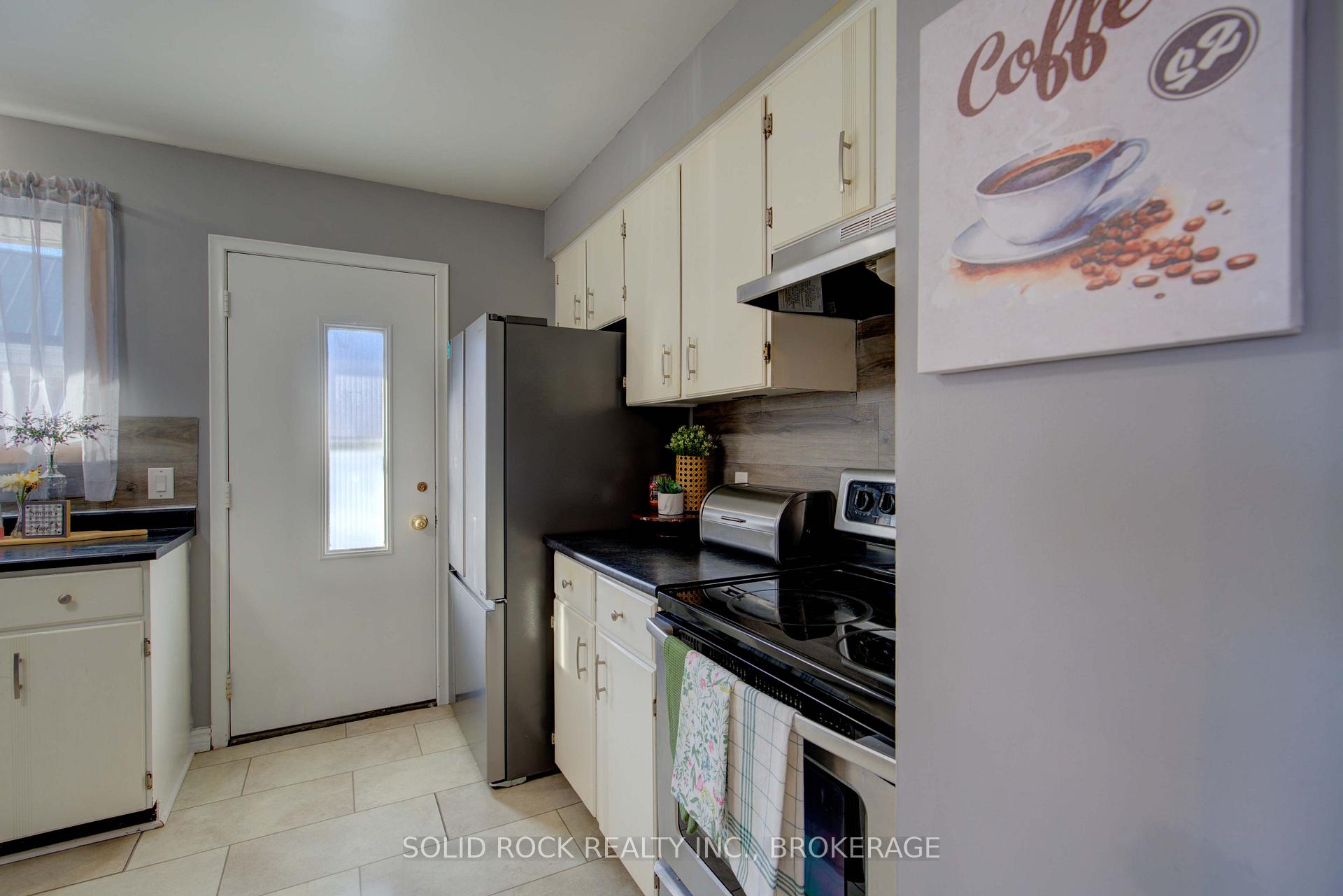 Photo 13 of 33 Derby Gate Crescent, Kingston, East of Sir John A. Blvd — HOMEH