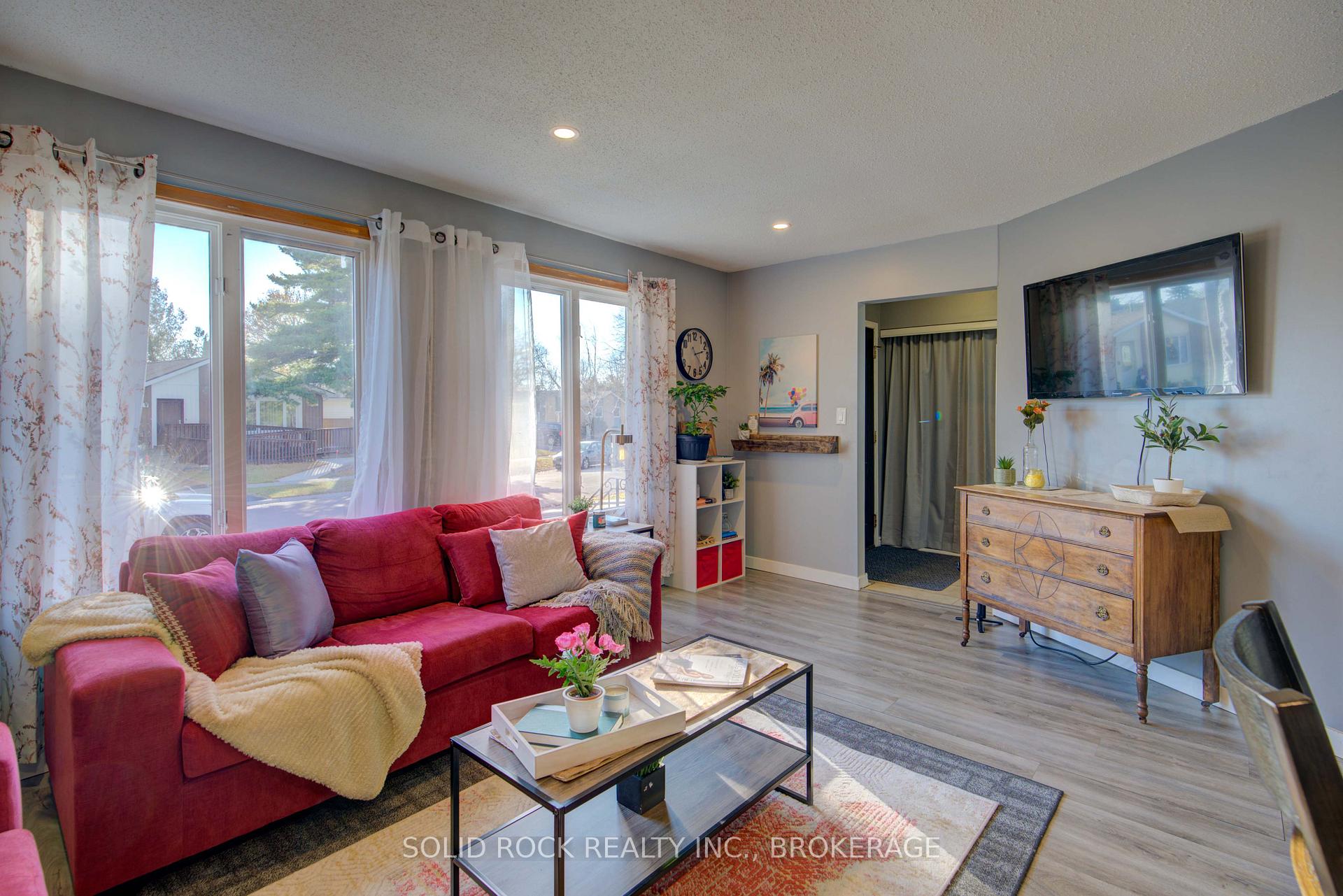 Photo 15 of 33 Derby Gate Crescent, Kingston, East of Sir John A. Blvd — HOMEH