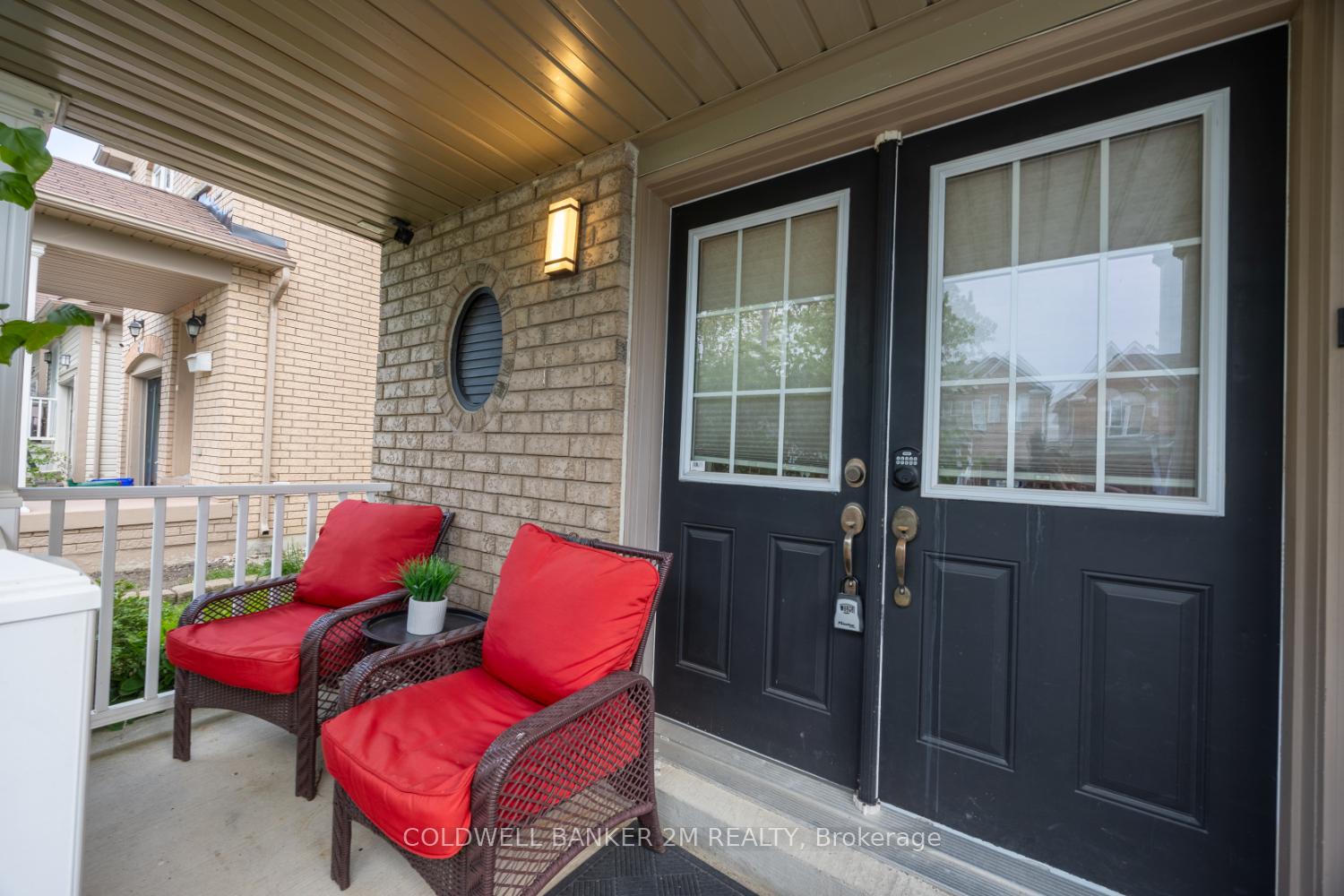 Photo 3 of 813 Taggart Crescent, Oshawa, Pinecrest — HOMEH