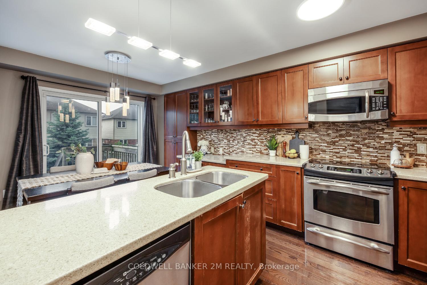 Photo 9 of 813 Taggart Crescent, Oshawa, Pinecrest — HOMEH
