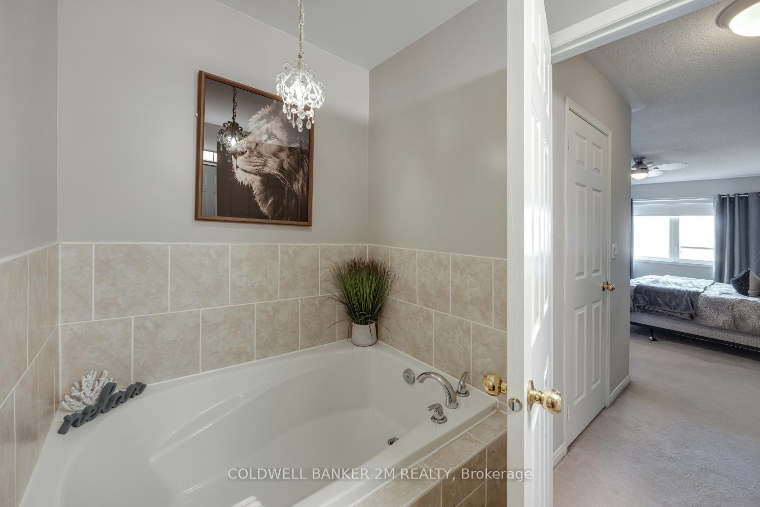 Photo 23 of 813 Taggart Crescent, Oshawa, Pinecrest — HOMEH