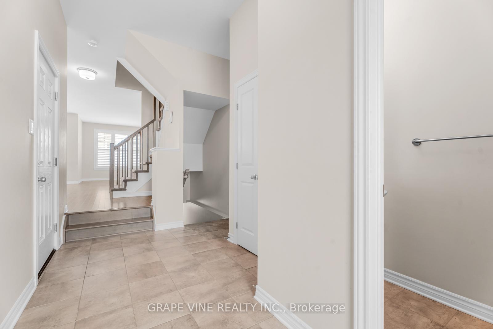 Photo 4 of 927 Geographe Terrace, Ottawa, Camelot — HOMEH