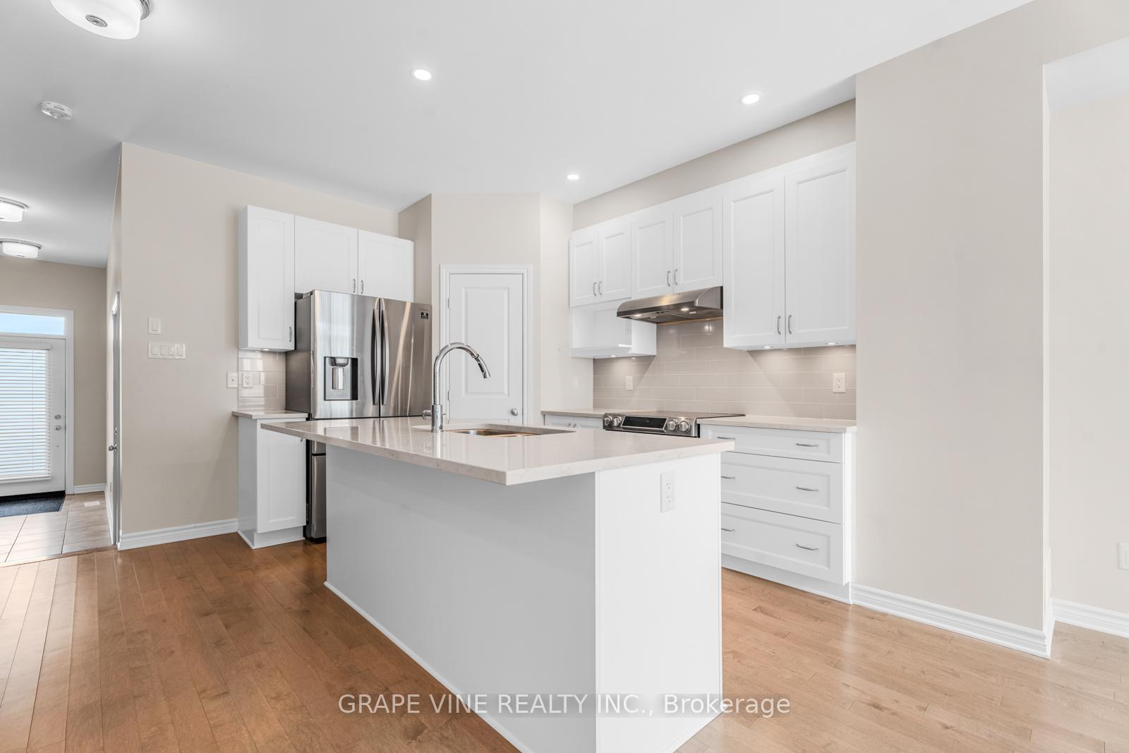 Photo 7 of 927 Geographe Terrace, Ottawa, Camelot — HOMEH