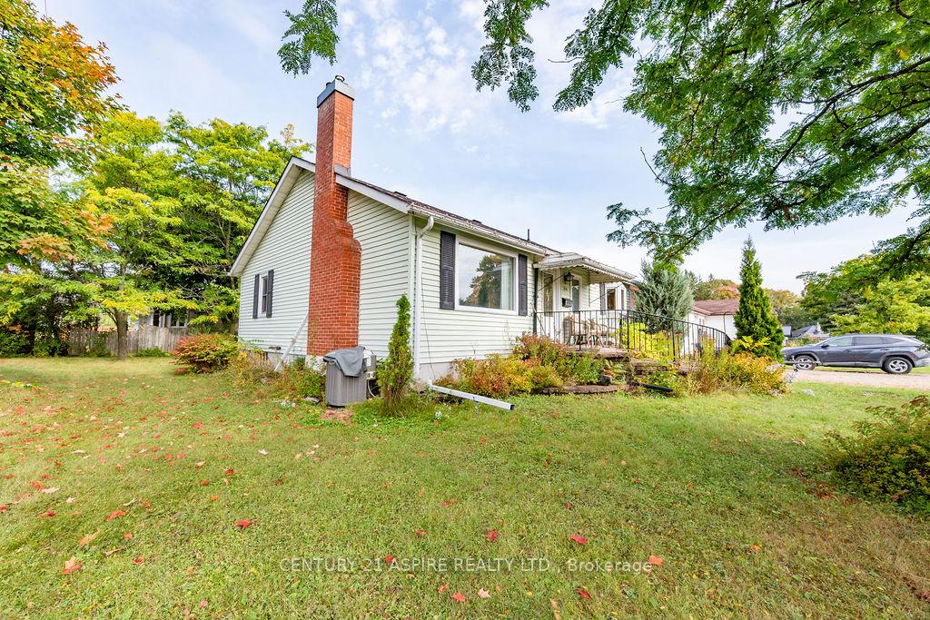 Photo 3 of 214 Munroe Avenue E, Renfrew — HOMEH