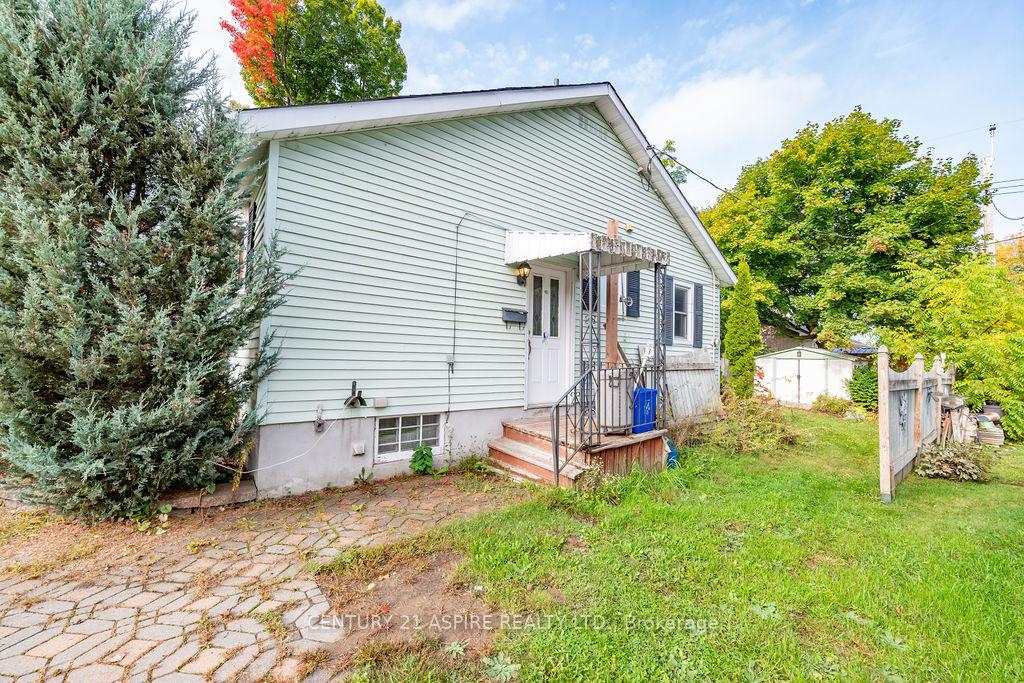 Photo 10 of 214 Munroe Avenue E, Renfrew — HOMEH