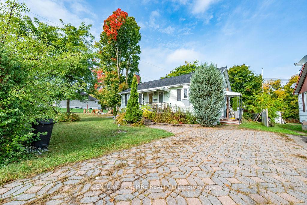 Photo 11 of 214 Munroe Avenue E, Renfrew — HOMEH
