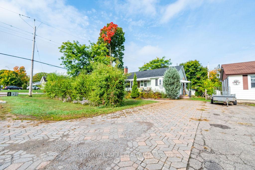 Photo 12 of 214 Munroe Avenue E, Renfrew — HOMEH