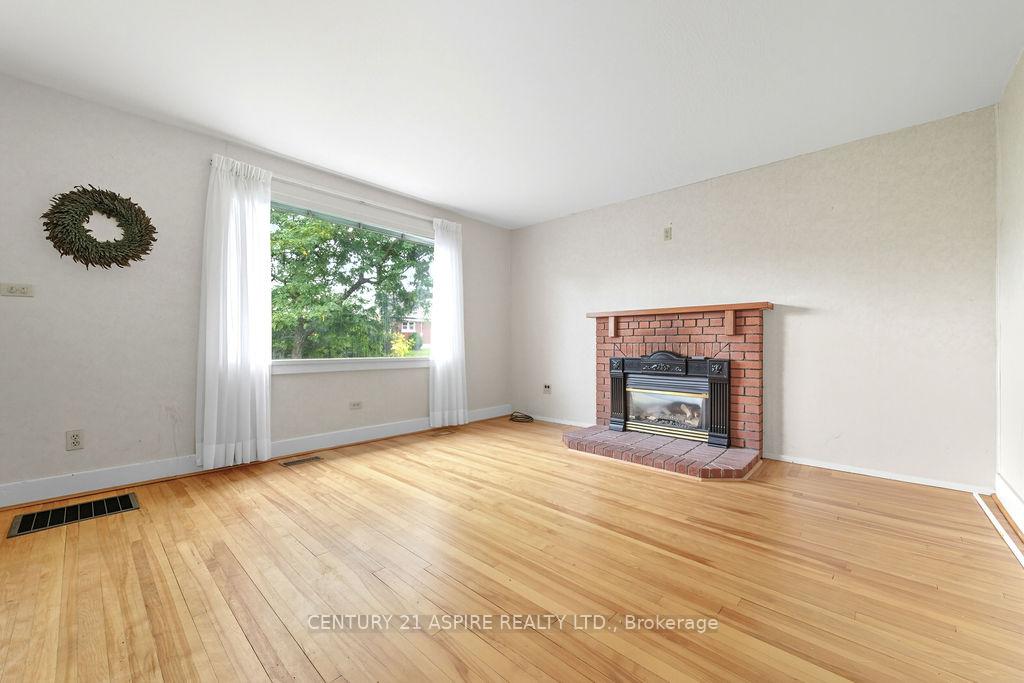 Photo 15 of 214 Munroe Avenue E, Renfrew — HOMEH