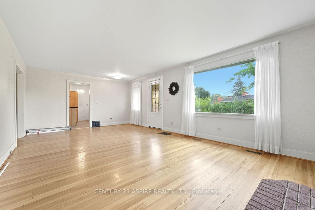 Photo 17 of 214 Munroe Avenue E, Renfrew — HOMEH