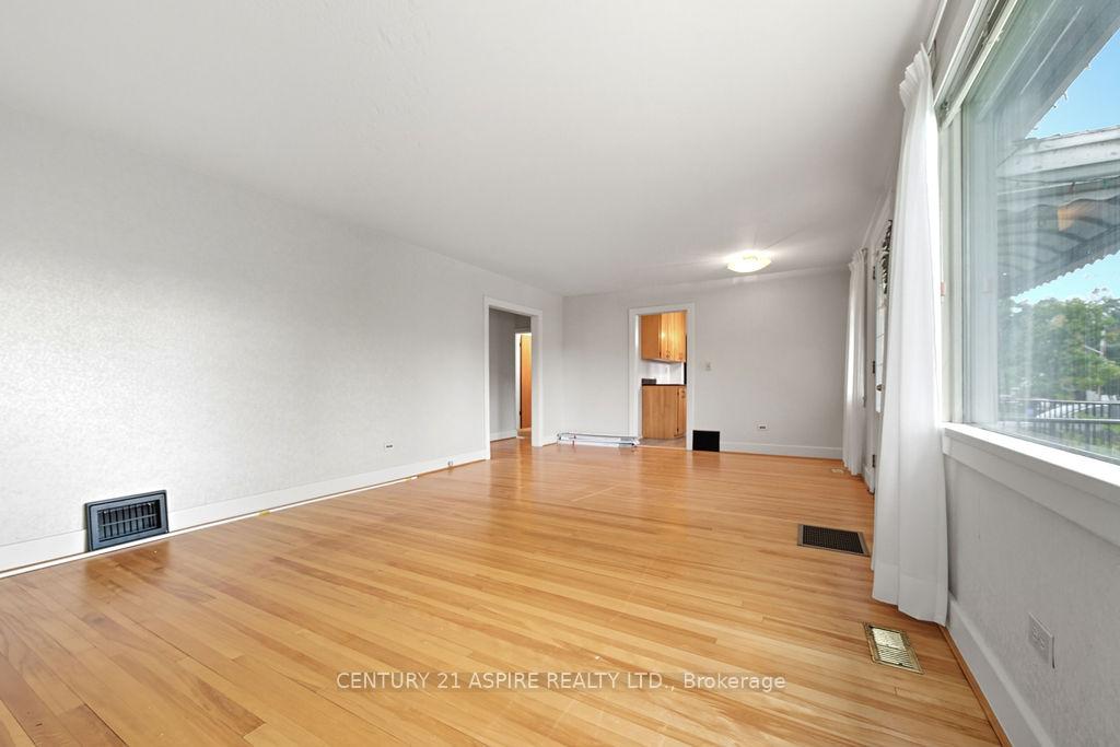 Photo 18 of 214 Munroe Avenue E, Renfrew — HOMEH